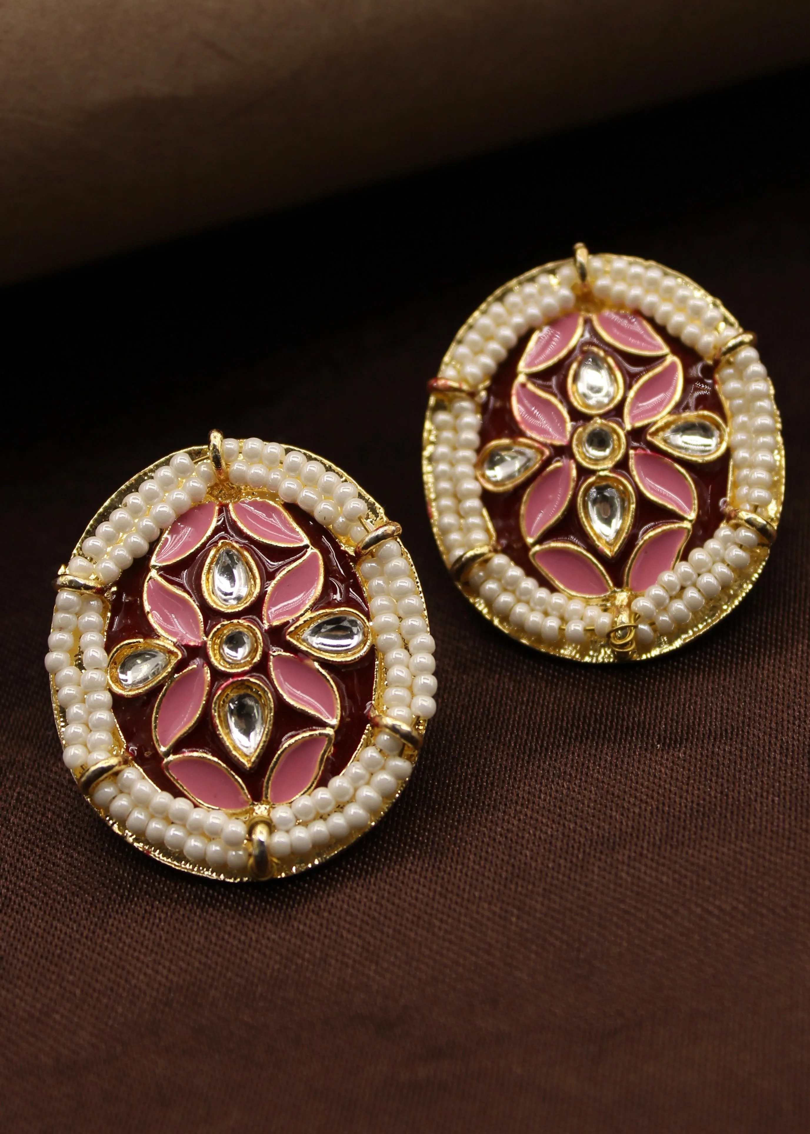 APPEALING OVAL SHAPE EARRINGS