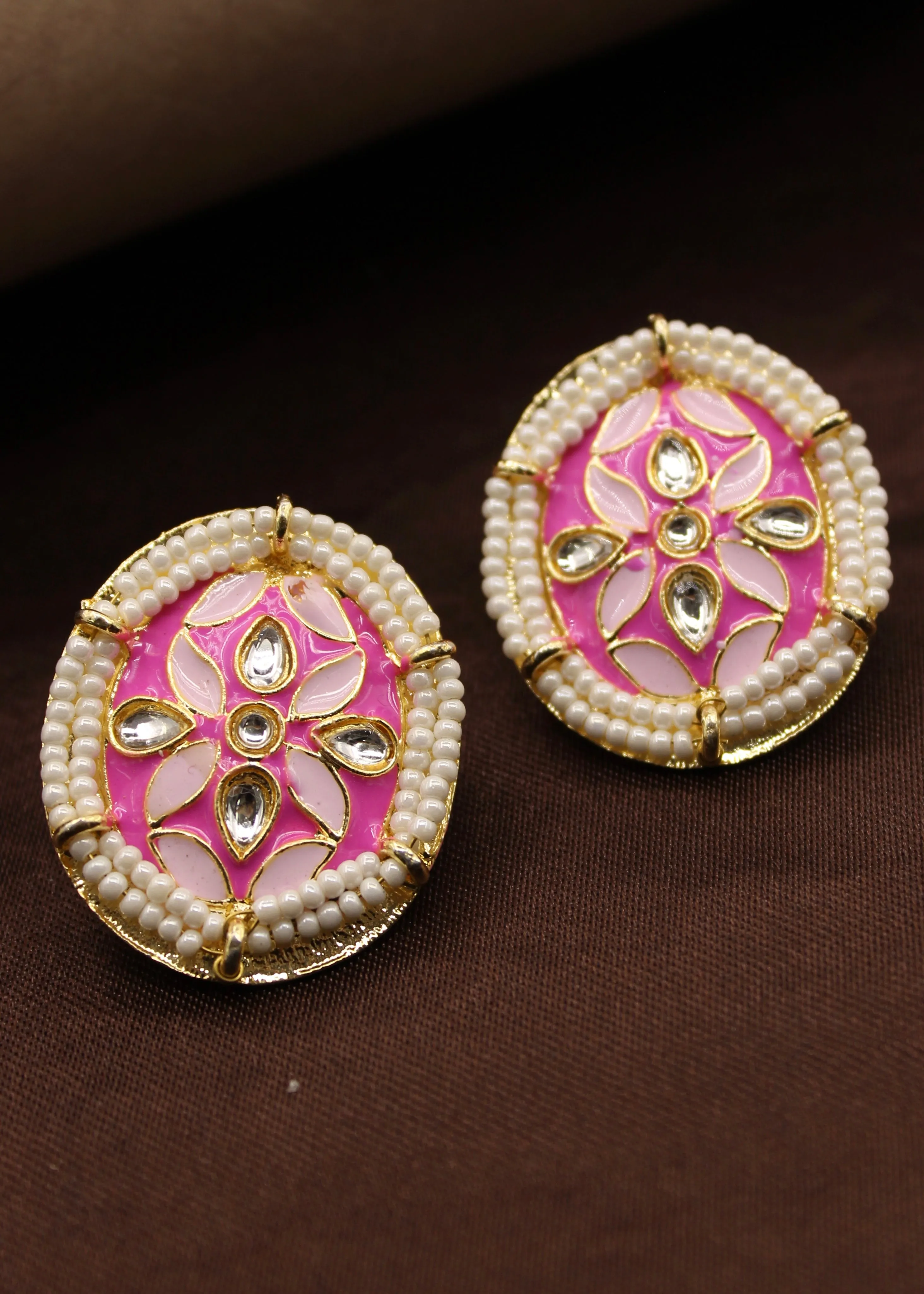 APPEALING OVAL SHAPE EARRINGS