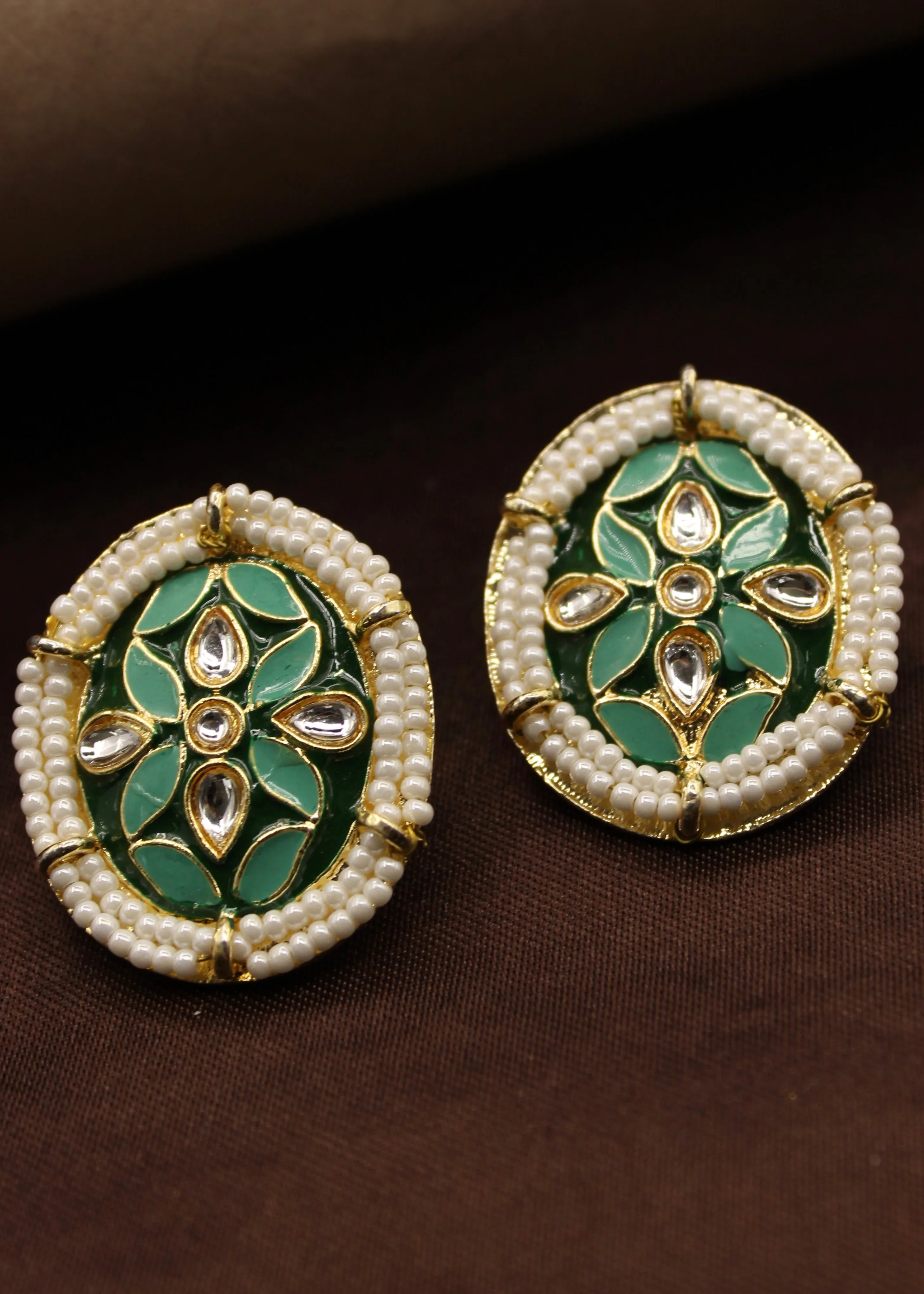 APPEALING OVAL SHAPE EARRINGS