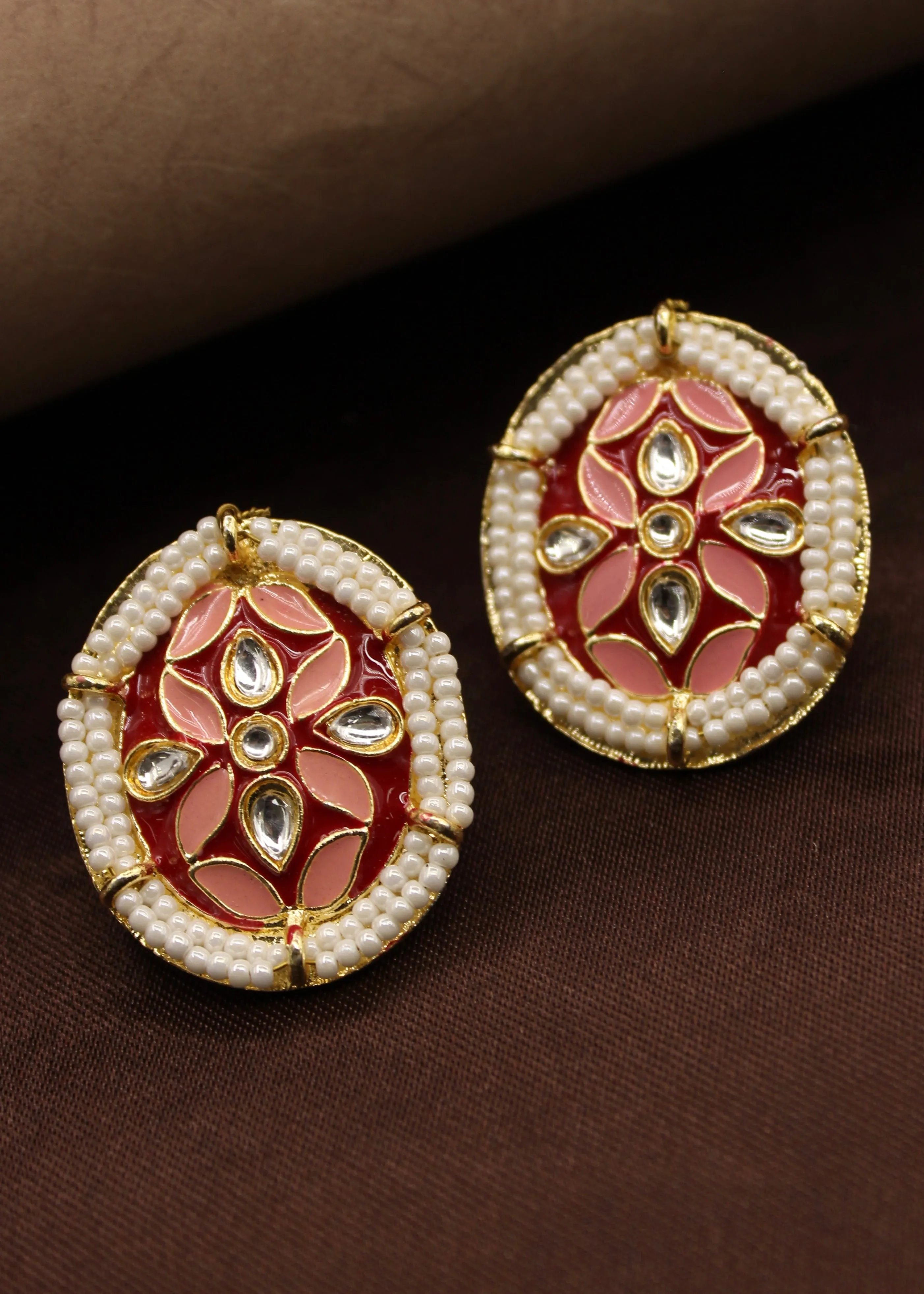 APPEALING OVAL SHAPE EARRINGS