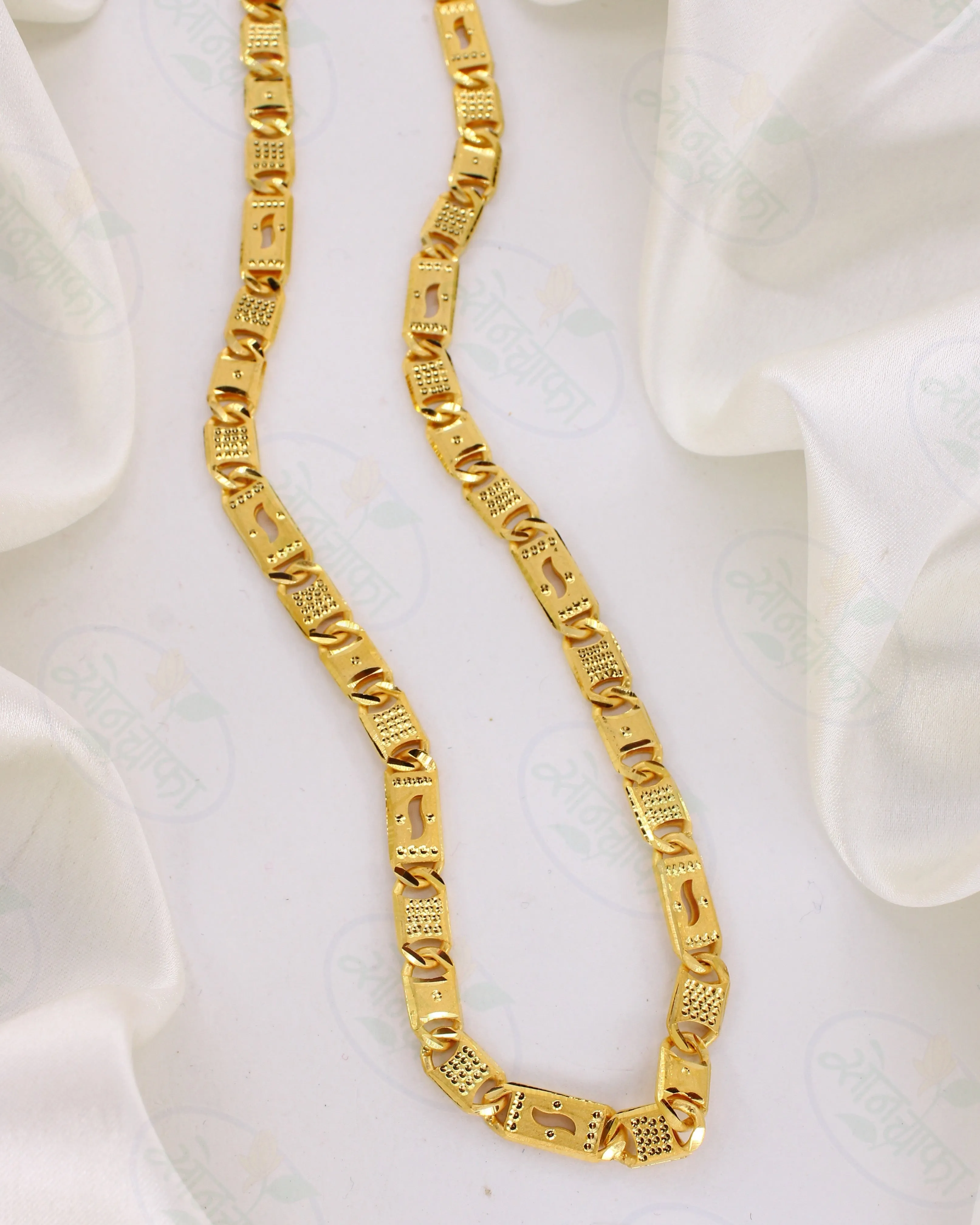 CHARMING DESIGNER CHAIN