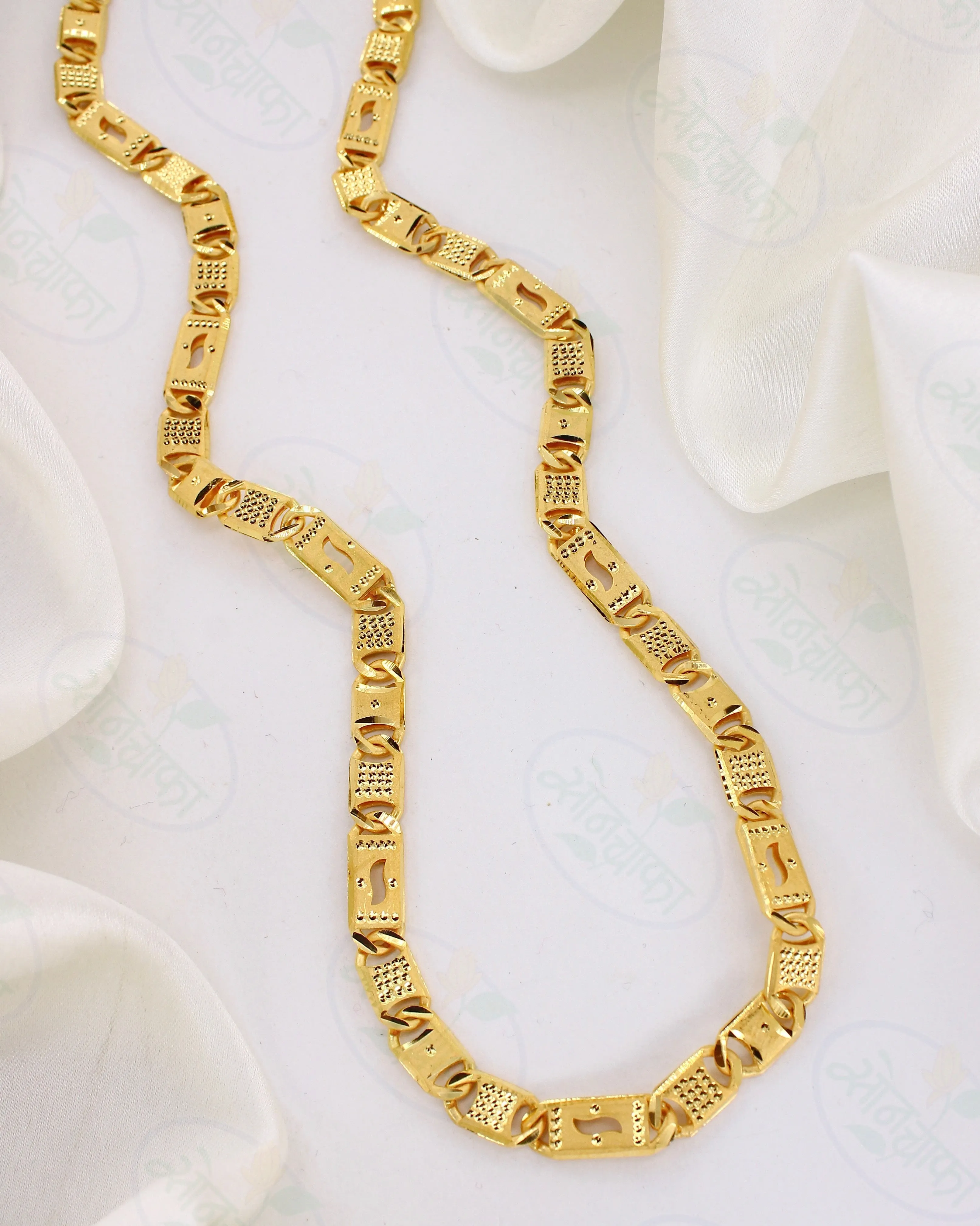 CHARMING DESIGNER CHAIN