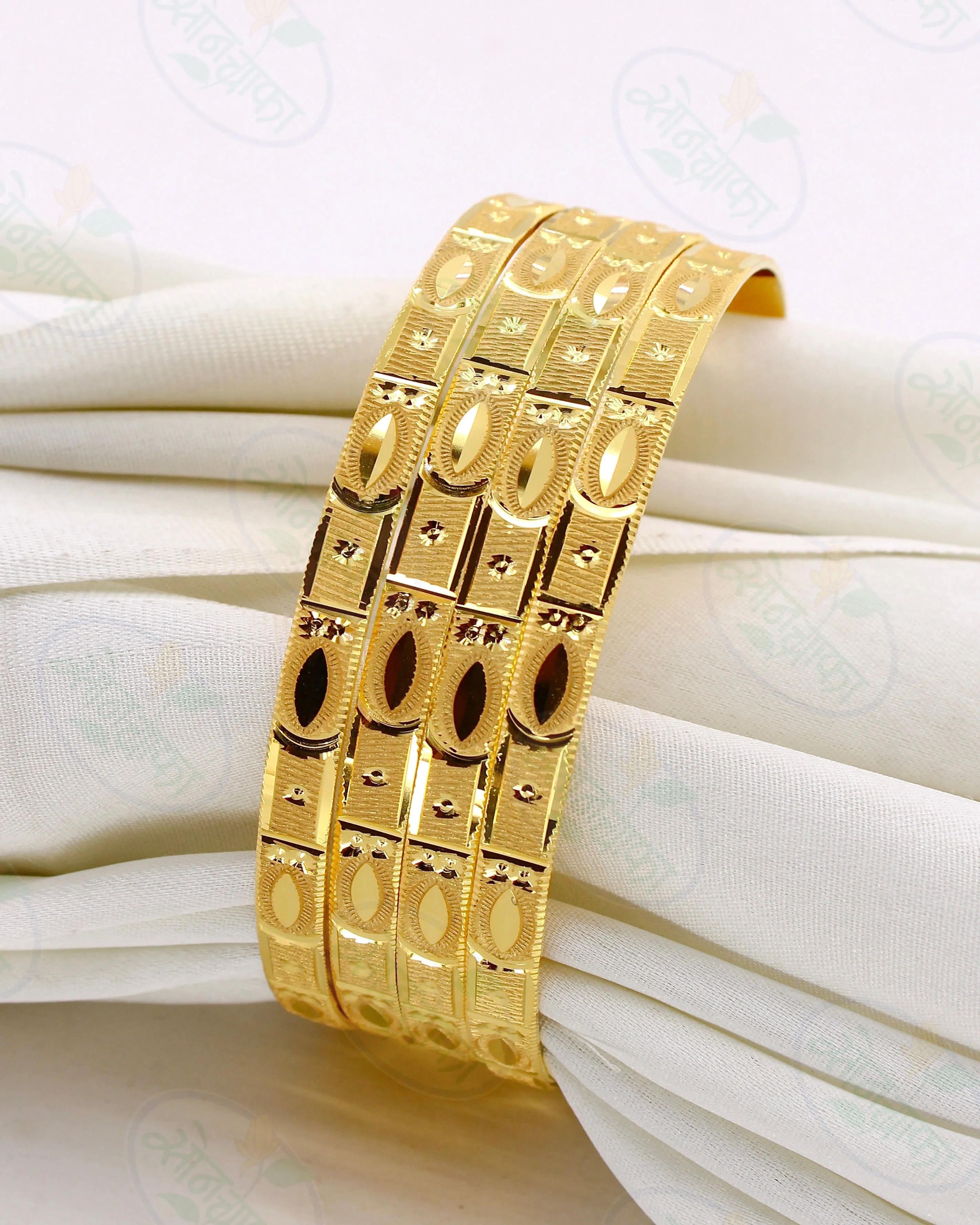 CHARMING GOLD PLATED BANGLES