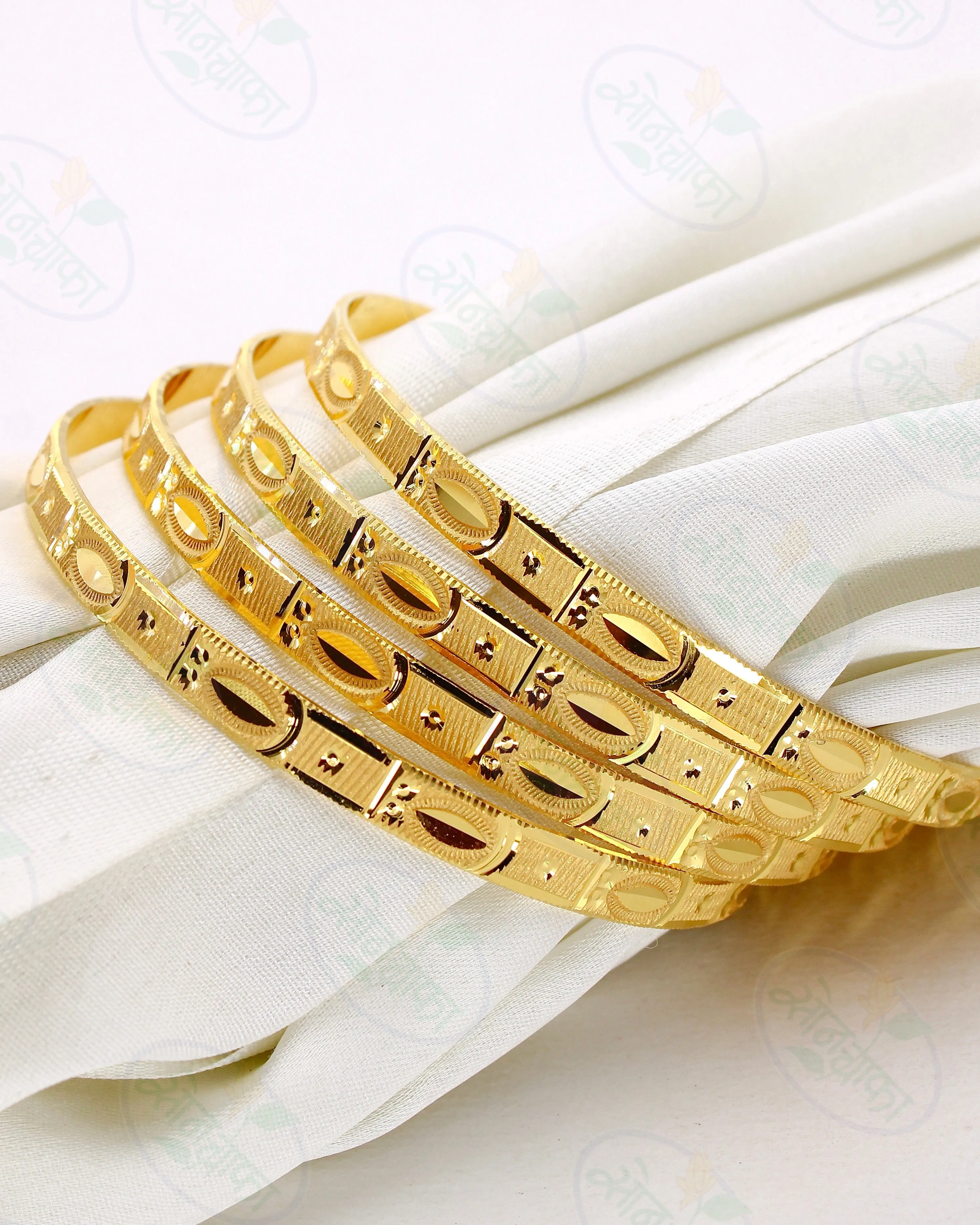 CHARMING GOLD PLATED BANGLES