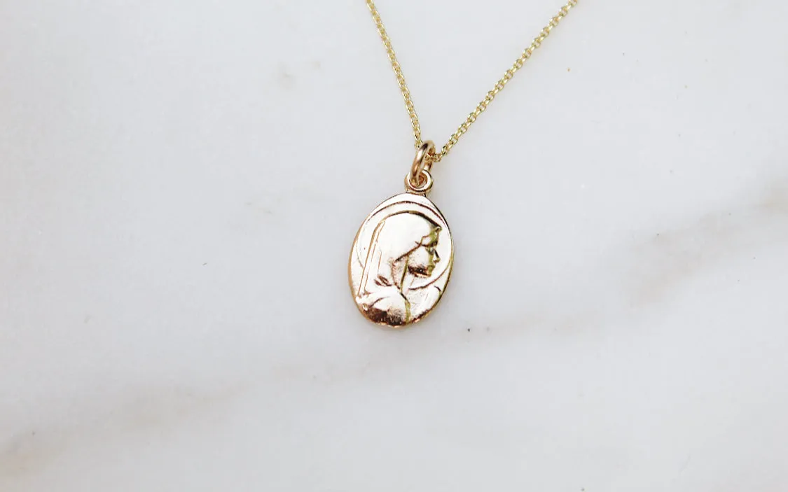 Mary Oval 14k Gold